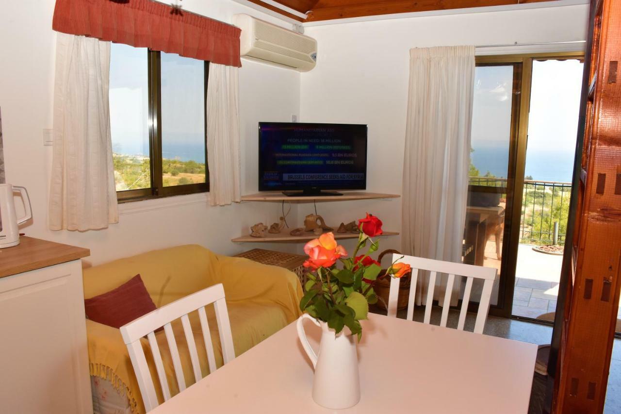 נאו חוריו Philip'S Holiday House מראה חיצוני תמונה