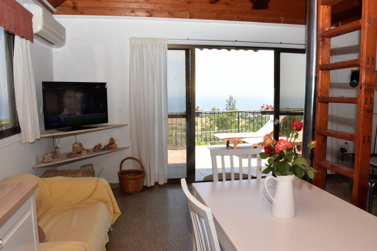 נאו חוריו Philip'S Holiday House מראה חיצוני תמונה
