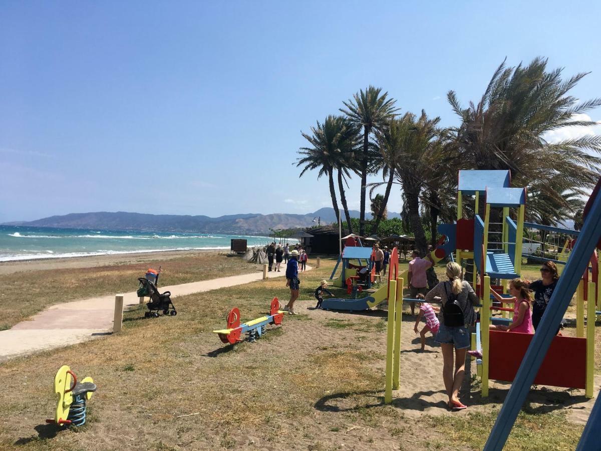נאו חוריו Philip'S Holiday House מראה חיצוני תמונה